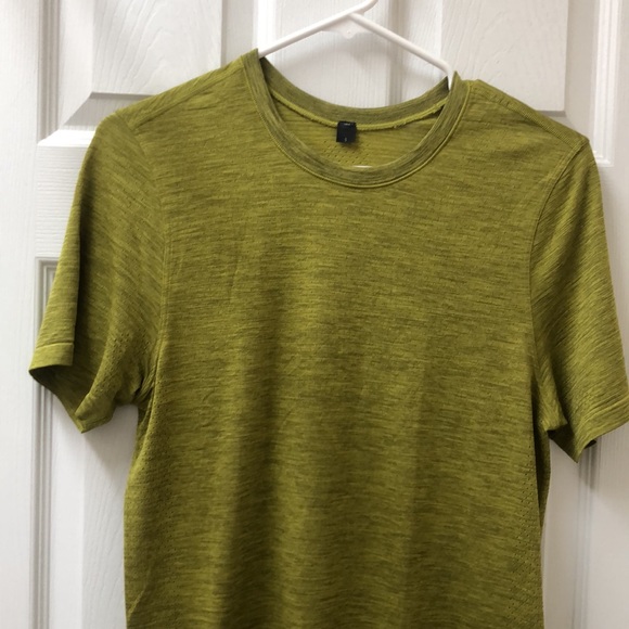 LIKE NEW! Lululemon Metal Vent Tech Surge Short Sleeve - Picture 4 of 13